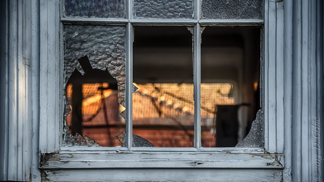 Jedna na dan (3-113), 21. oktobar 2013: Razbijeni prozori i raspukle duše
