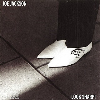 Look Sharp! (1979), remek-delo muzike. A omot: ništa manje vredan poštovanja!