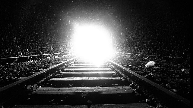 Svetlo na kraju tunela može da bude požar. A može da bude i voz.
